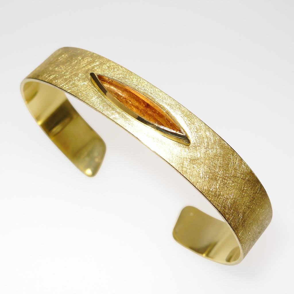 Armreif-federnd-Gelbgold-750-Imperial-Topas-navette_web Armreif, federnd Gelbgold 750, Imperial-Topas, navette