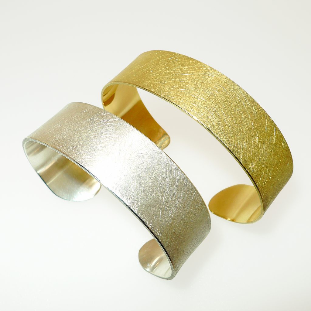 Armspangen-federnd-uni-Silber-925-Gold-750_web Armspangen federnd, Silber 925, Gold 750