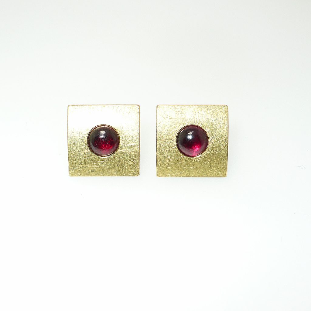 Ohrstecker-quadratisch-Gelbgold-750-Turmalin-Cabochons-rot_web Ohrstecker-quadratisch-Gelbgold-750-Turmalin-Cabochons-rot
