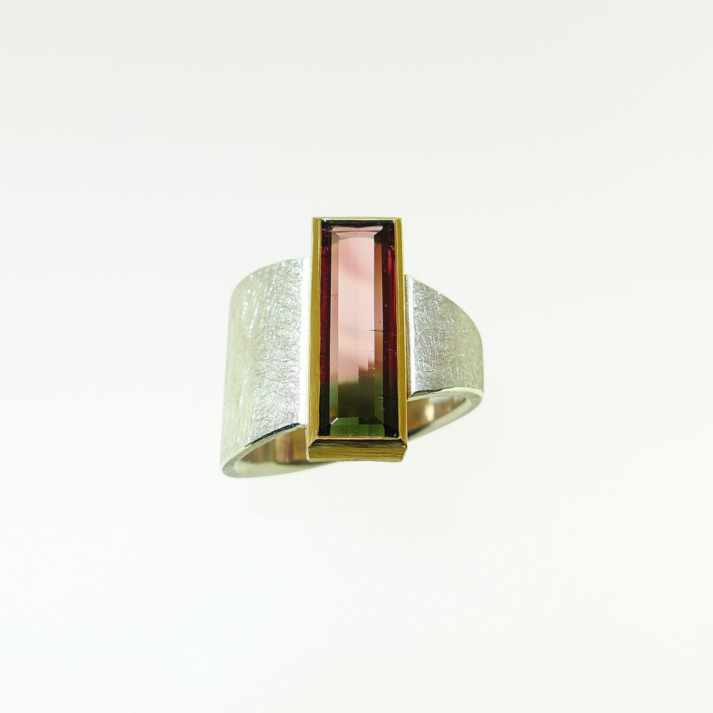 Ring-asymmetrisch-gegenlaeufig-Silber-925-Gelbgold-900-Turmalin-bicolor_web Ring asymmetrisch, gegenläufig, Silber 925,Gelbgold 900,Turmalin bicolor