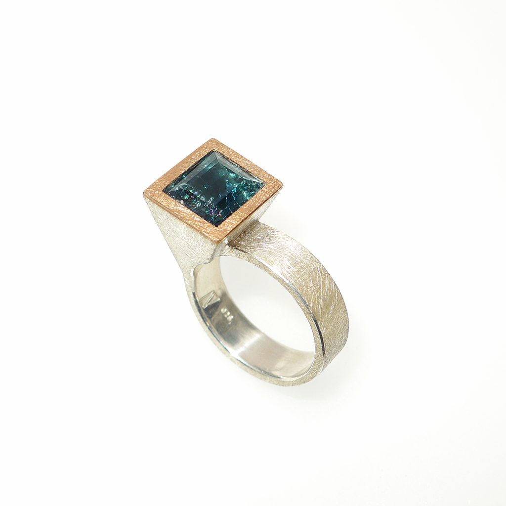 Tuetenring-Silber-925-Rotgold-750-Turmalin-bicolor_web Tütenring, Silber 925, Rotgold 750, Turmalin bicolor